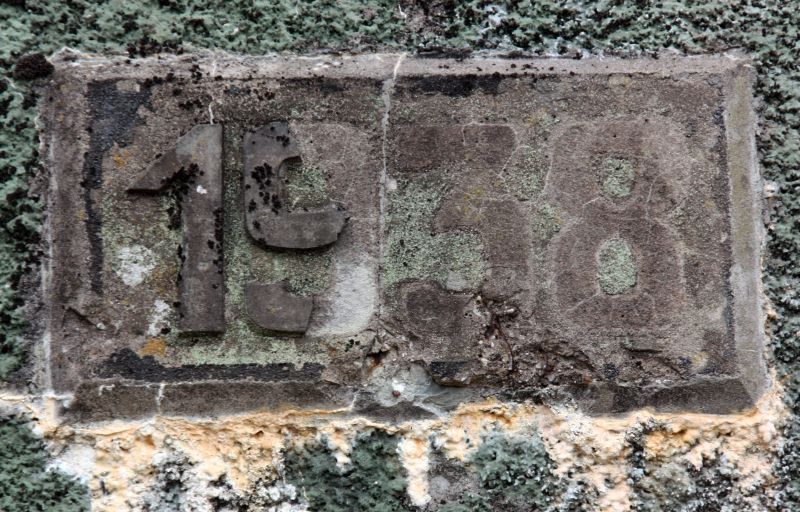 70_haut_poirier.jpg - Jahreszahl in Stein ber dem Eingang von Bunker 1 - 1938.