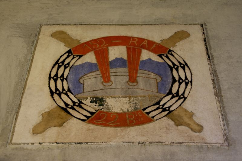 IMG_5111.jpg - Wunderschne Freske des 152. RAF.